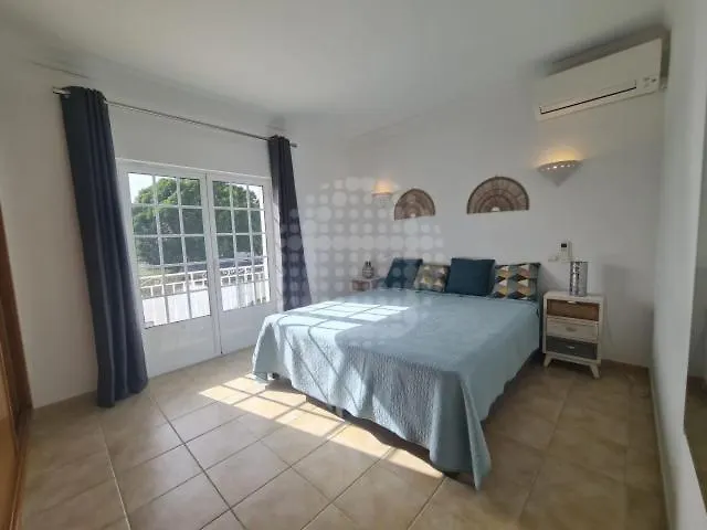 Отель Oliveira Velha Holidays