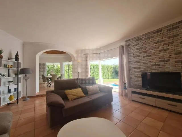 Отель Oliveira Velha Holidays Албуфейра