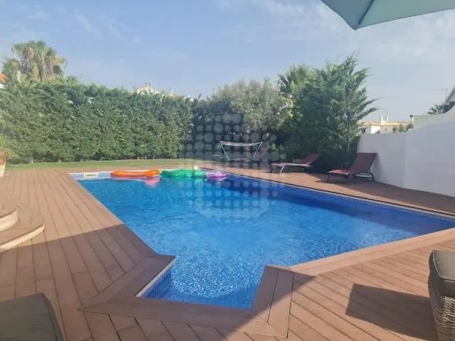 Отель Oliveira Velha Holidays